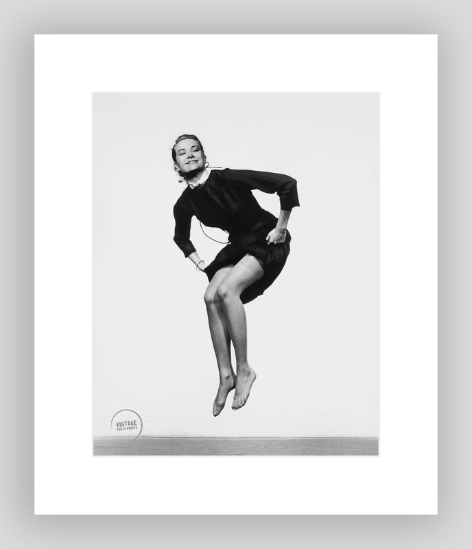 VTG Philippe Halsman Photo Print Grace Kelly Actress ArtPortrait 1955 Mat 16x19 gallery