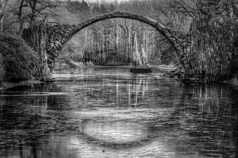 Black And White Devils Bridge Forest Large Wall Art Framed Canvas Picture 20×30″