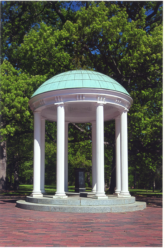 Old Well at The University of North Carolina Chapel Hill 8x12 in