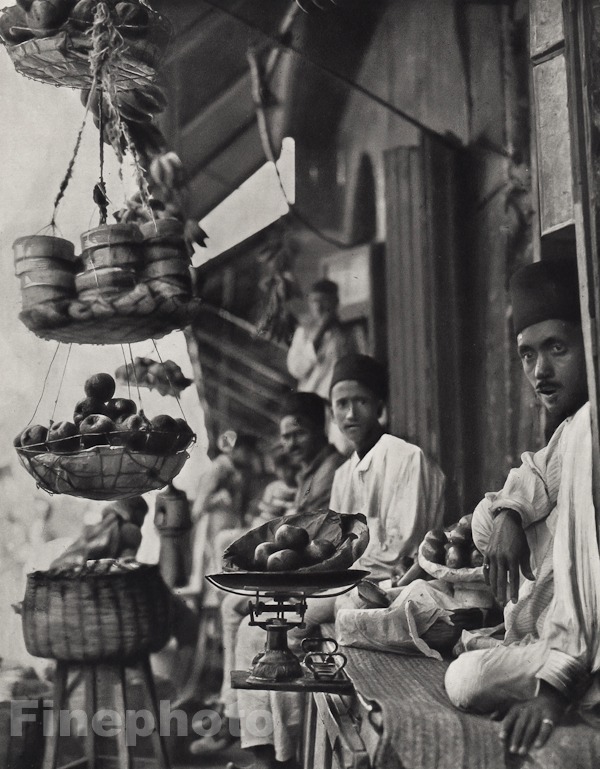 1928 Vintage INDIA Hyderabad Deccan Market Fruit Vendors Bazaar Photo HURLIMANN