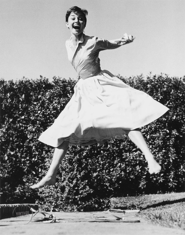 VTG Philippe Halsman Photo Print Audrey Hepburn ActressPortrait 1955 Mat 13×15