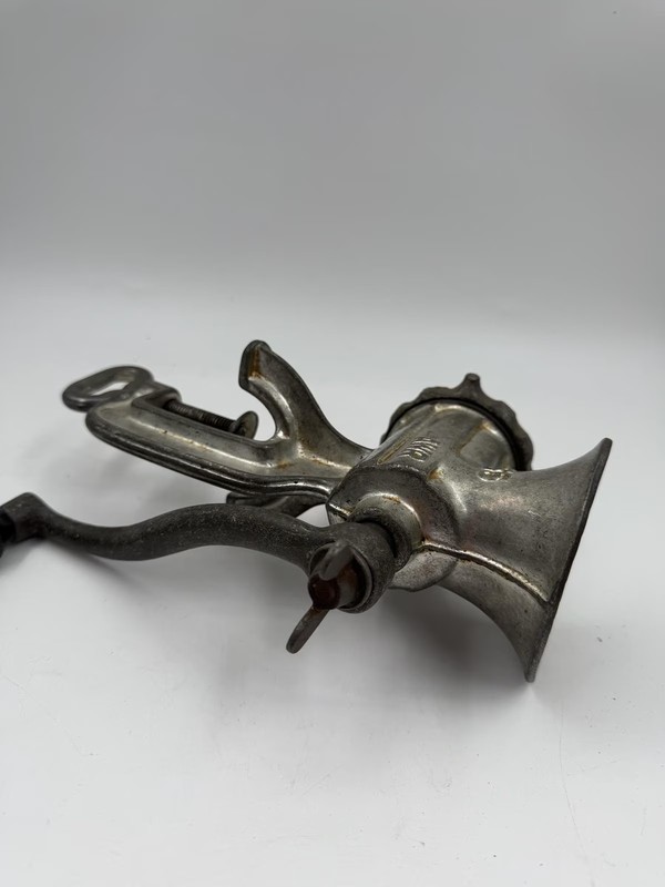Old Meat Grinder AWR No.55 Cast Iron Manual Operation Table Clamp Vintage gallery