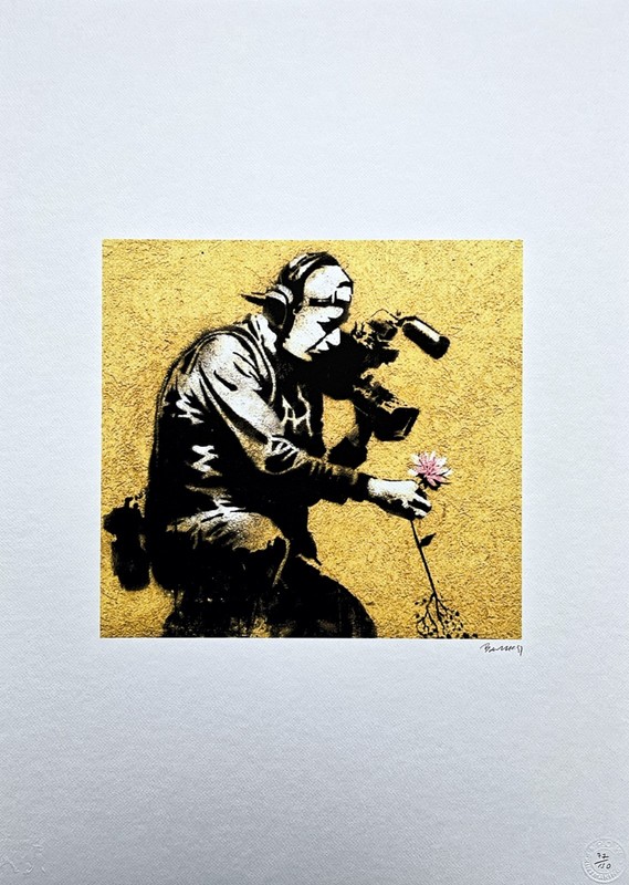 BANKSY – Cameraman and Flower – numbered edition 77/150, 50×70 cm (19,7×27,6 in)